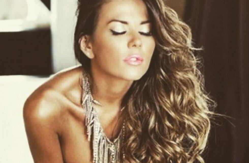 Karina Jelinek deslumbró bailando frente al espejo con poca ropa