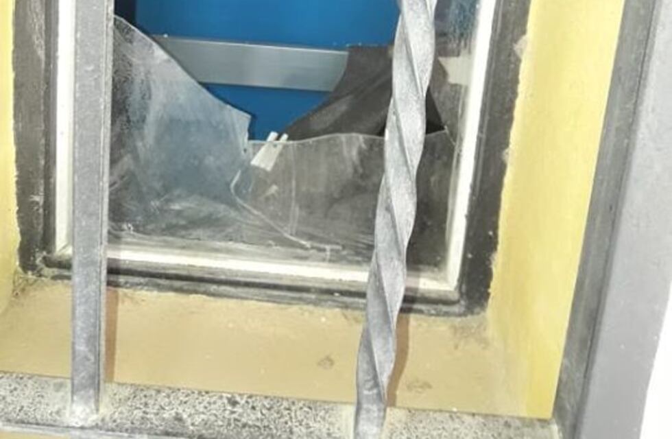 Villa Parque Santa Ana: vandalismo en el Polideportivo