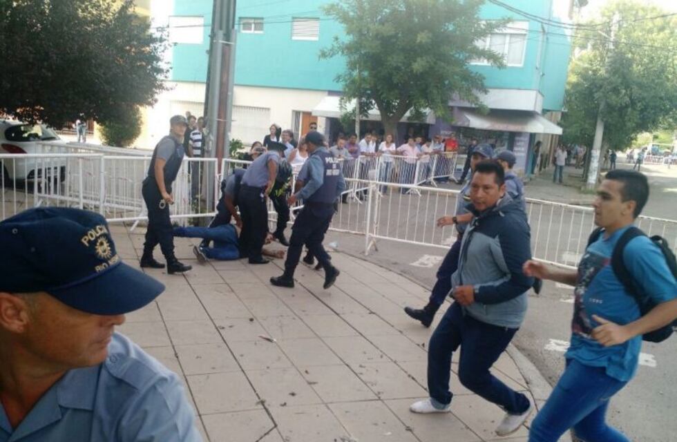 Detuvieron al titular de ATE Río Negro por la manifestación contra Macri en un aeropuerto