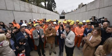 Ramón Mestre en la inauguración del Nudo Vial de Plaza España en medio de las protestas de taxistas y remiseros por la llegada de Uber\u002E
