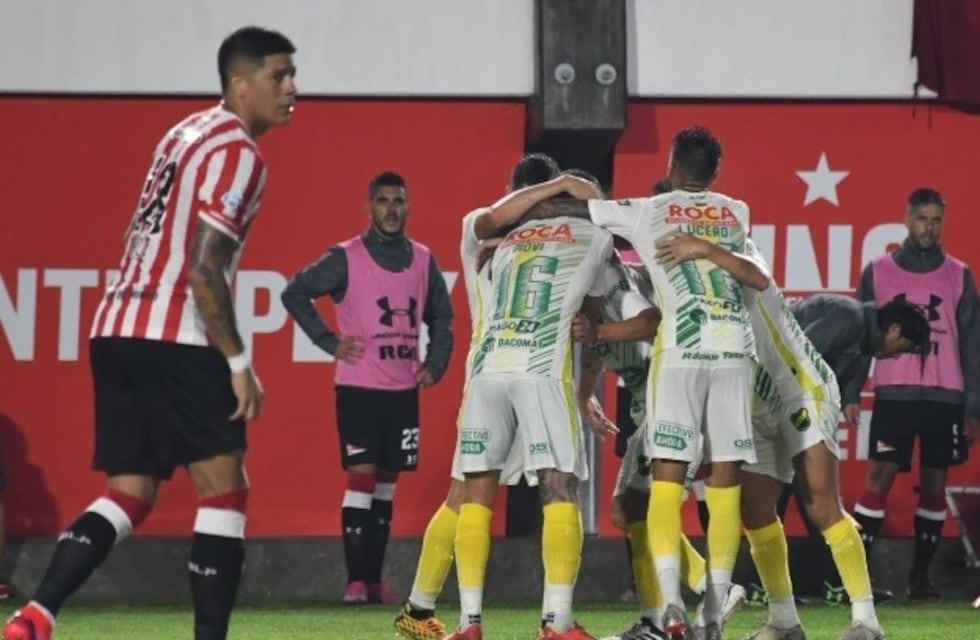 Estudiantes cayó 2-1 ante  Defensa y Justicia en el debut de Marcos Rojo