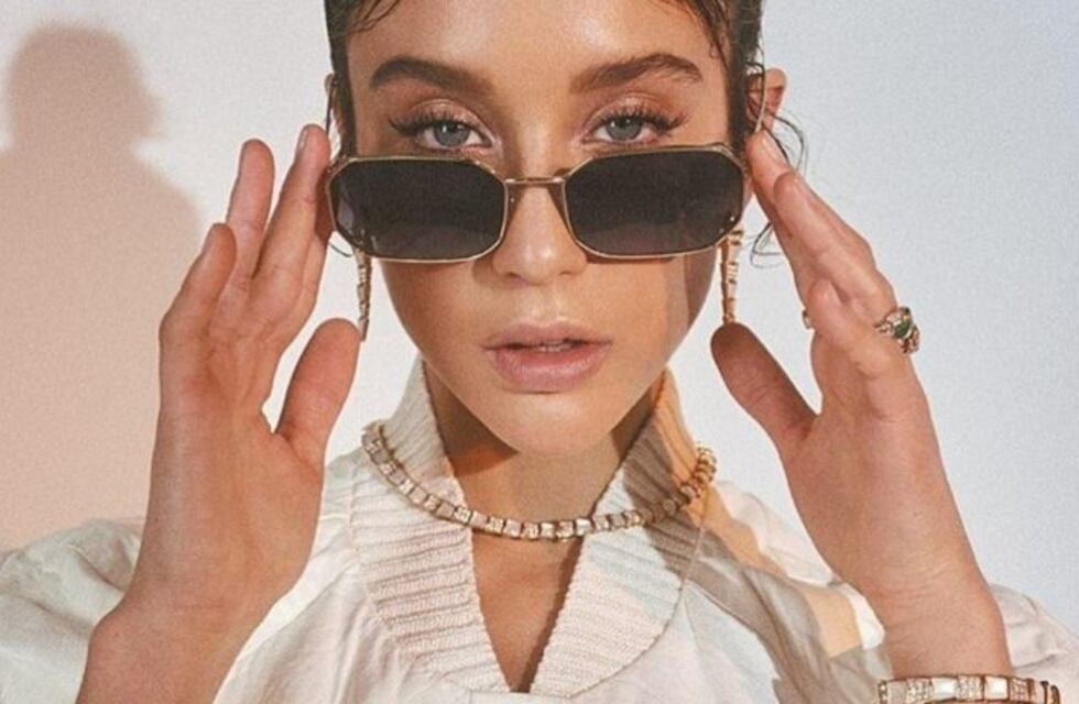María Pedraza lució una diminuta bikini negra desde la playa y encandiló a sus fans