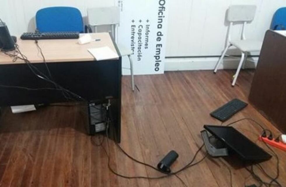 Entraron a robar computadoras a una oficina municipal y huyeron cuando sonó la alarma