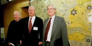 Muriu00f3 el historiador estadounidense Robert Potash.