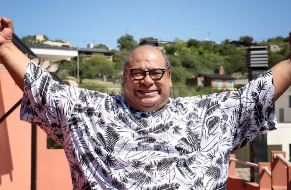 Roly Serrano sufrió un desafortunado contratiempo al aire cuando realizaba una imitación