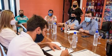 Firma de convenio de colaboración entre el municipio de marull y la Federación de Centros Juveniles\u002E (Municipio de Marull)