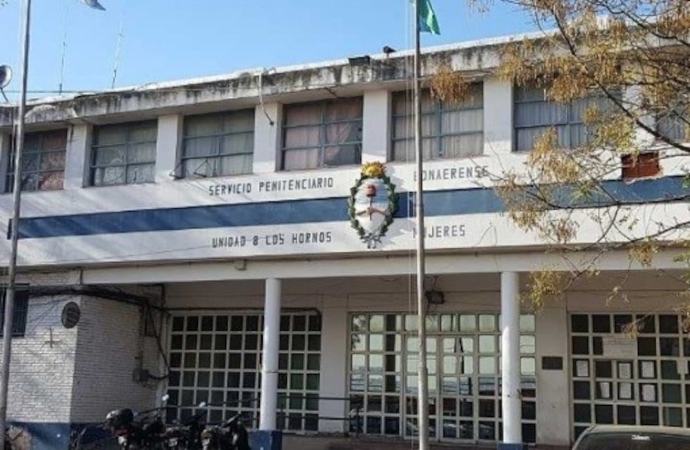 Mujeres detenidas en un penal de Los Hornos confeccionaron y donaron golosineros a un merendero