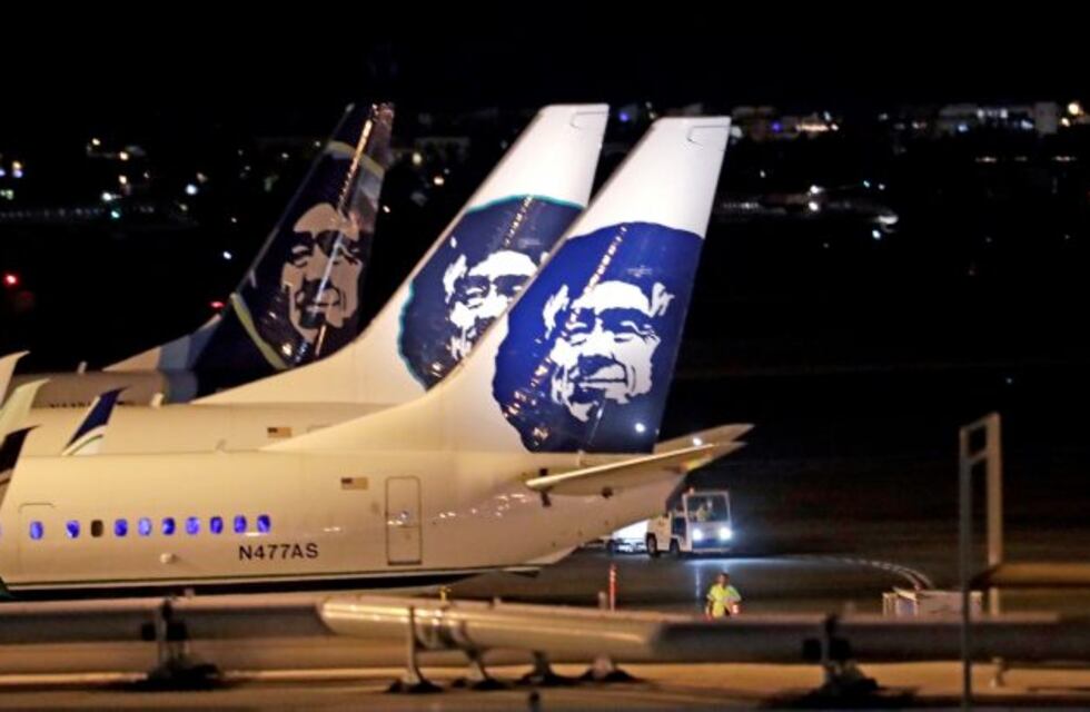 Un empleado suicida se robó un avión vacío en Seattle y lo estrelló