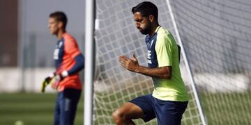 El uruguayo Menosse entra, pero no por Olivares\u002E Lo hará por Martínez\u002E\u002E