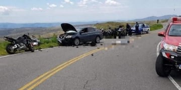 Accidente tras una picada de auto en el trayecto Cuesta Blanca-Copina\u002E (Foto: gentileza ElDoce\u002ETv)\u002E