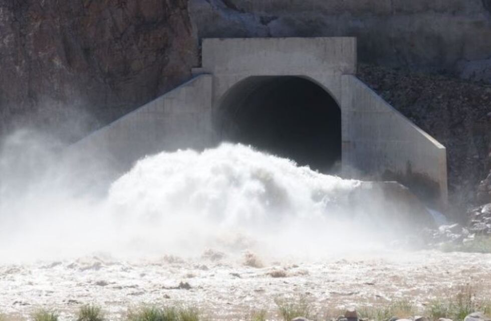 Por tareas de limpieza abrirán las compuertas de Potrerillos
