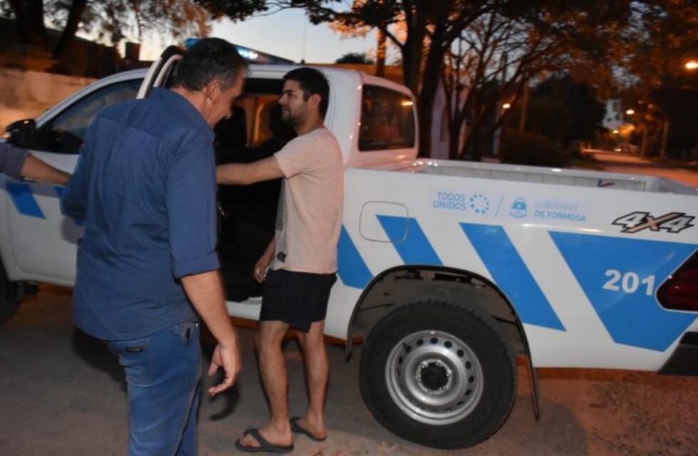 Despliegue policial inusitado para notificar de una citación a un periodista crítico