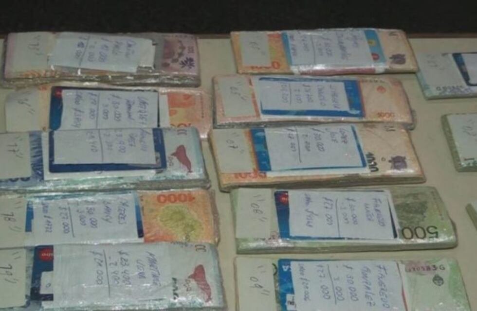 Dos detenidos por llevar dinero de planes sociales argentinos a Paraguay