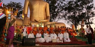 El Buda gigantesco que preside el sitio religioso en Posadas, fue bendecido por monjes de la Argentina, Laos y EE\u002EUU\u002E en Itaembé Guazú\u002E (MisionesOnline)