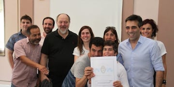 Entrega de titulo de propiedad al a ONG \