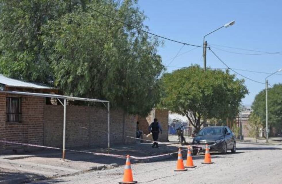Asesinaron de una puñalada a un joven en una calle de General Roca