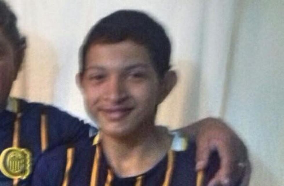 Le robaron los audífonos a un adolescente hipoacúsico y su mamá pide ayuda para que vuelva a escuchar