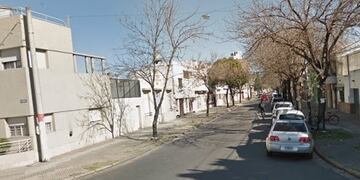 Empleado robaba mercadería de un local cuando tiraba la basura\u002E (Street View)