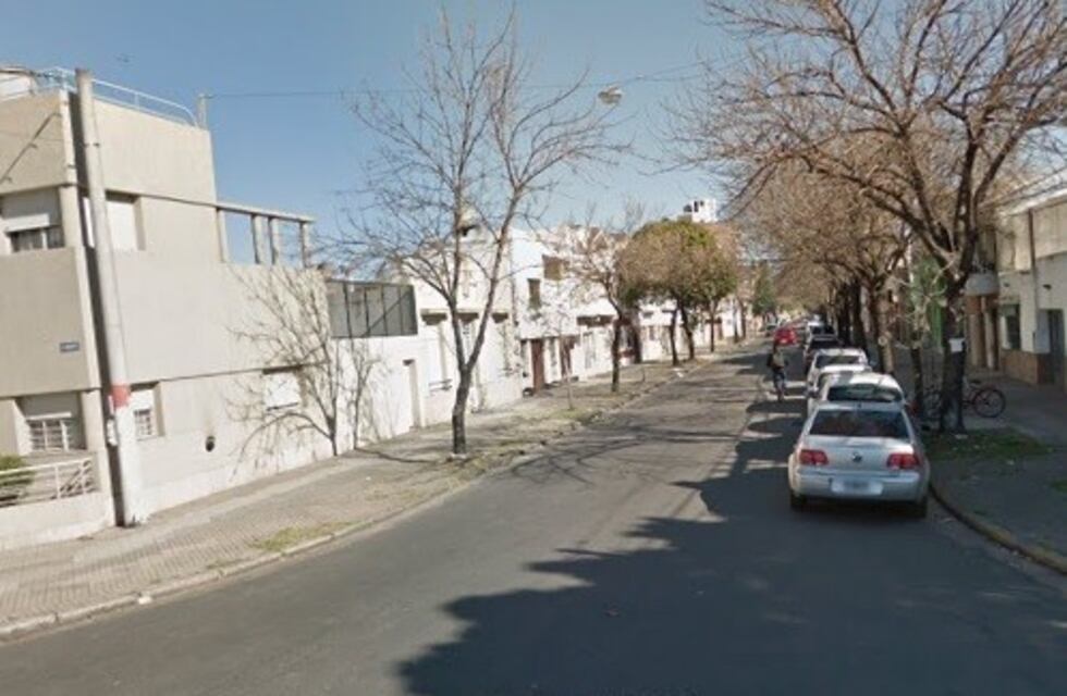 No se salvaron ni las papas: simulaba tirar basura y se robaba mercadería de un local de comidas