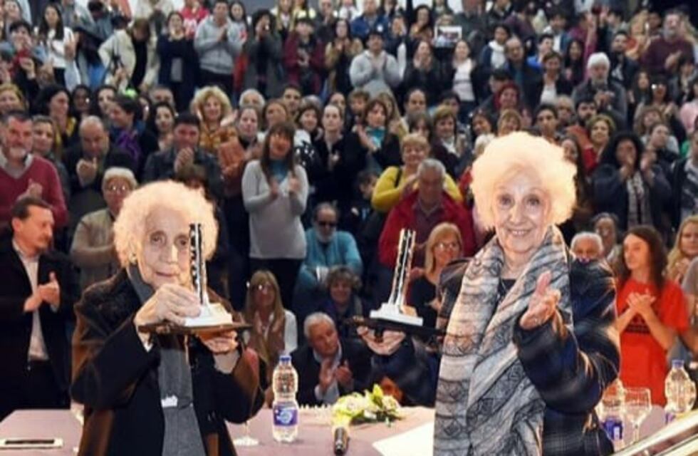Estela de Carlotto: "Me siento joven, luchamos y estamos de pie, usamos bastón, pero nunca nos arrodillamos"