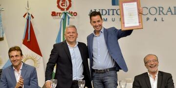 El vice gobernador Manuel Calvo junto al intendente Gustavo Benedetti en su visita a Arroyito