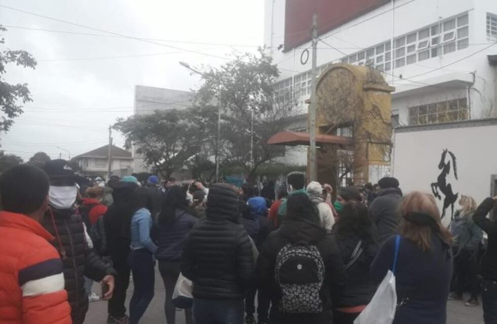 Organizaciones de izquierda de Mar del Plata pidieron alimentos en la sede local de Desarrollo Social