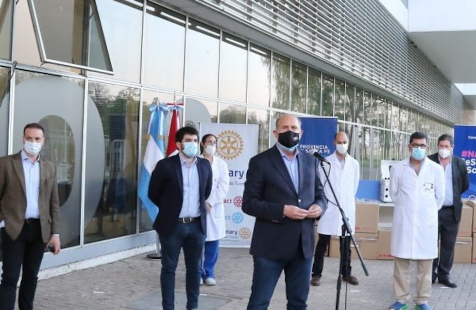 Omar Perotti inauguró camas en Venado Tuerto y docentes fueron a protestar