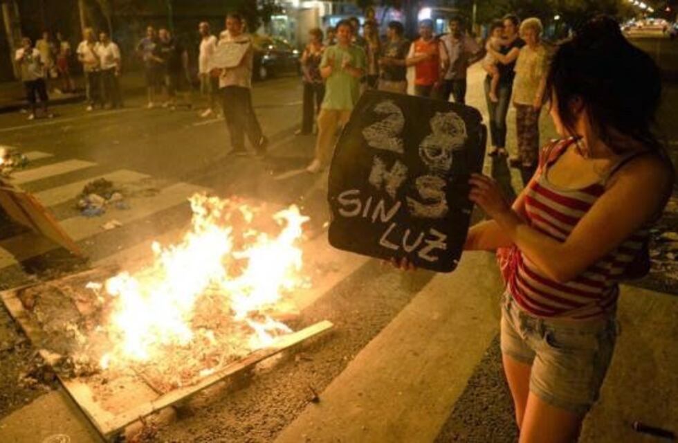 Por los cortes de luz, Edenor y Edesur devuelven casi $200 millones a usuarios