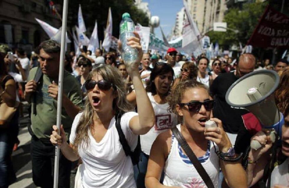 Docentes porteños volvieron a protestar contra la presencialidad: hubo asambleas y un “semaforazo”