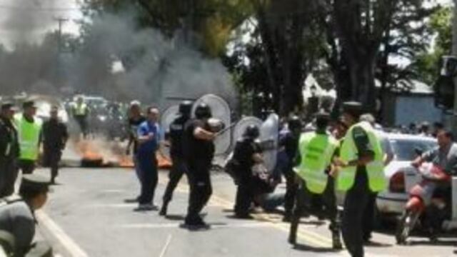 Represiu00f3n y detenidos en Pergamino tras el reclamo de los habitantes por las inundaciones.