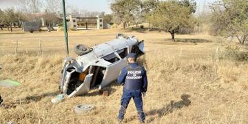 El vuelco tuvo un trágico saldo\u002E Al parecer, escaparon por el positivo en el control de alcoholemia\u002E
