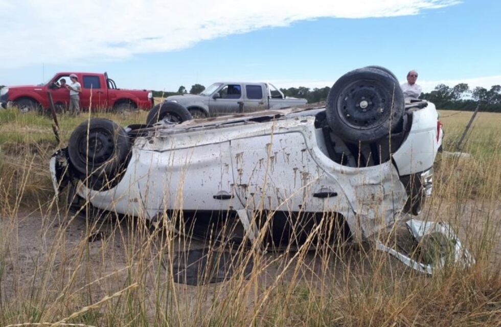 Punta Alta: vuelco de un auto en la ruta 249