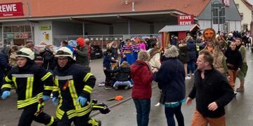 People react at the scene after a car ploughed into a carnival parade injuring several people in Volkmarsen, Germany February 24, 2020\u002E     Elmar Schulten/Waldeckische Landeszeitung via REUTERS\u002E      NO RESALES\u002E NO ARCHIVES