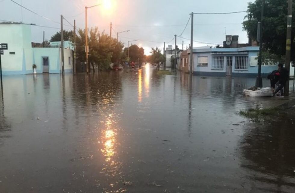 Por lluvias extraordinarias hubo inundaciones y evacuados en Santa Fe