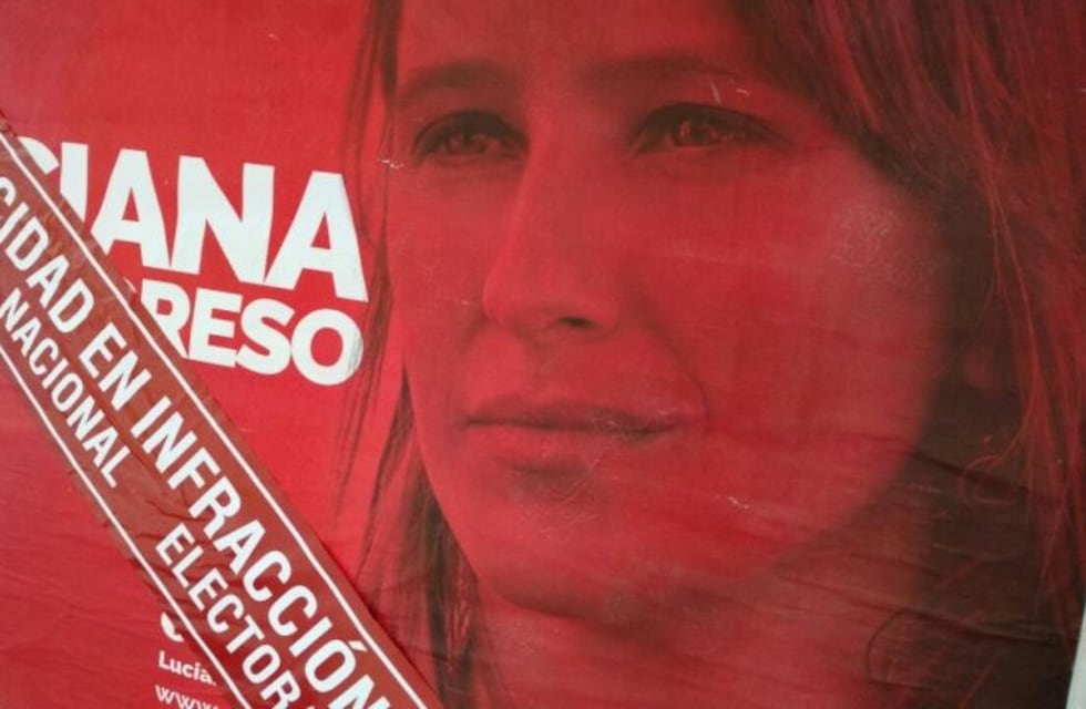 Por ahora siguen poniendo fajas, pero no multas, a los carteles en infracción