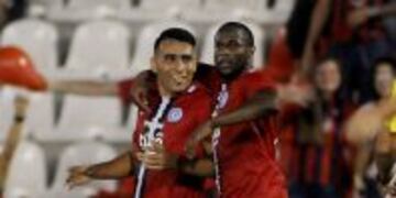 El defensor paraguayo Junior Alonso estaru00eda cerca de desembarcar en Racing. EFE/Andru00e9s Cristaldo