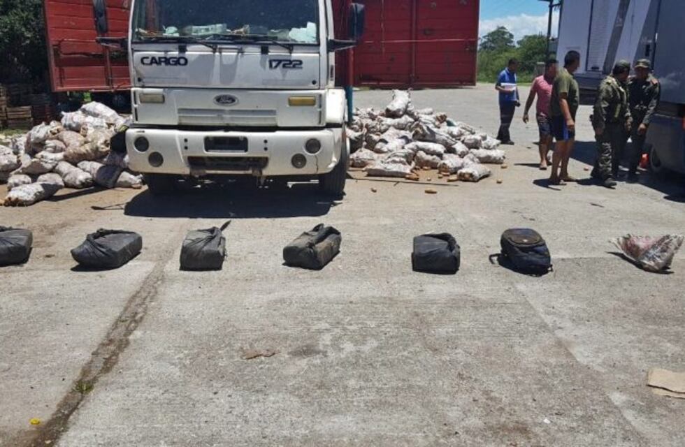 Detuvieron a dos sujetos transportando 134 kilos de cocaína de Colonia Santa Rosa