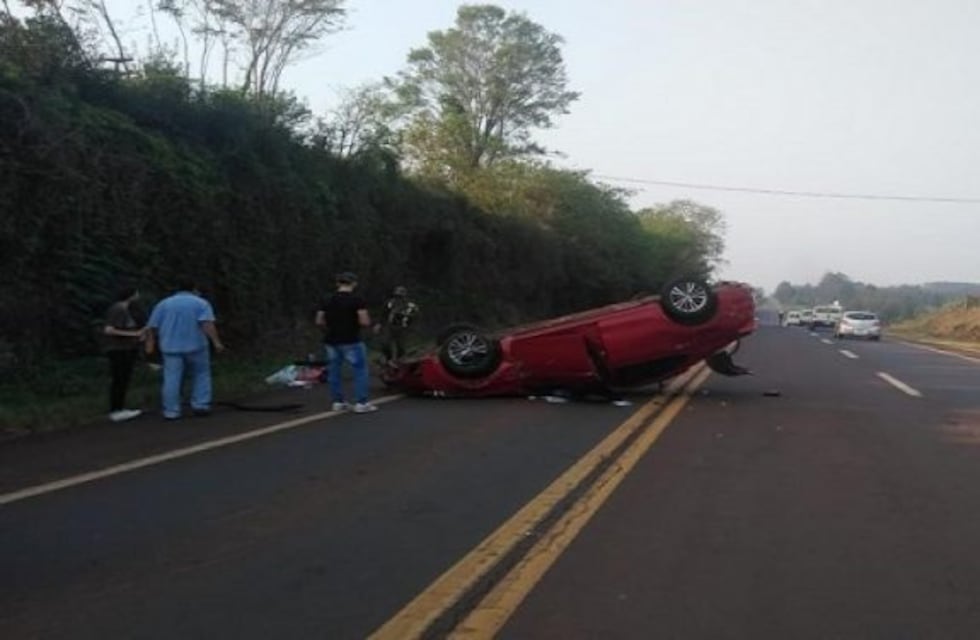Un auto despistó sobre la ruta nacional 12 a la altura de Eldorado