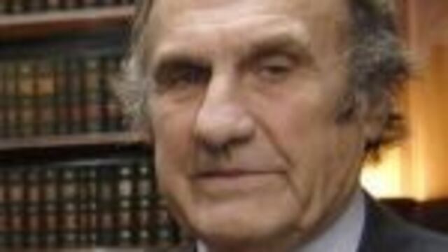 Aprueban la licencia para Carlos Reutemann.