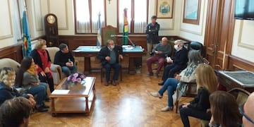 Intendente Sánchez con comerciantes