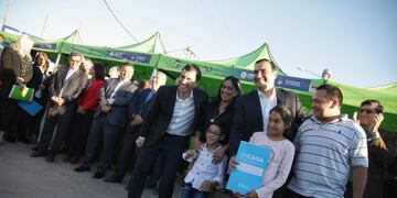 Imagen archivo\u002E Valdés entregó 200 casas en el día de ayer\u002E