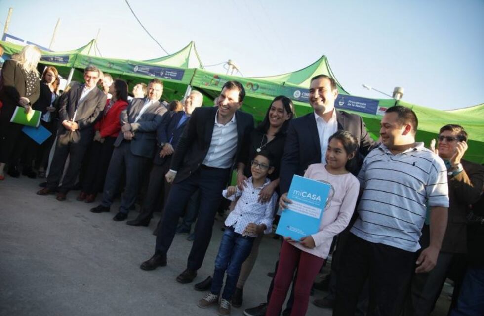 Valdés anunció aumento de sueldo para estatales a fin de mes