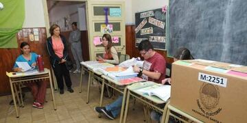 Autoridades de mesa percibirán $ 2\u002E500 y otros $ 1\u002E000 si van a cursos de capacitación\u002E