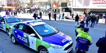 Efectivos policiales exigen un salario mínimo de 60 mil pesos (Foto: La Capital)