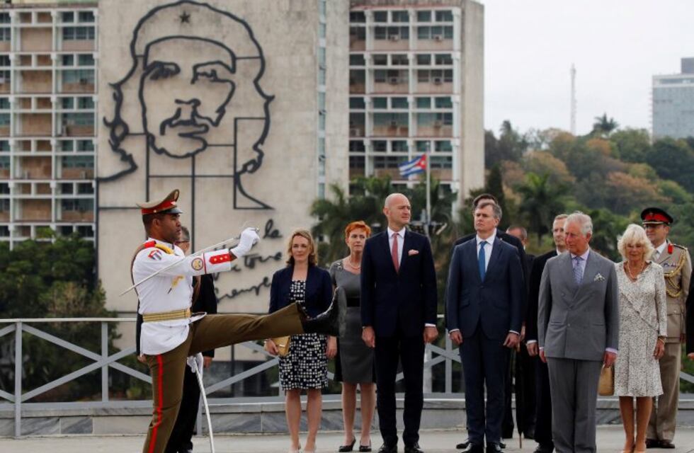 Inauguraron una estatua de Shakespeare en La Habana en una visita histórica