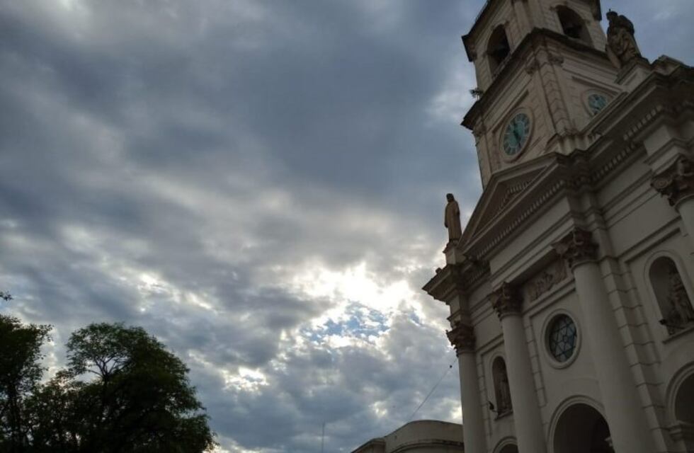 Jueves con cielo cubierto y probabilidades de lluvia