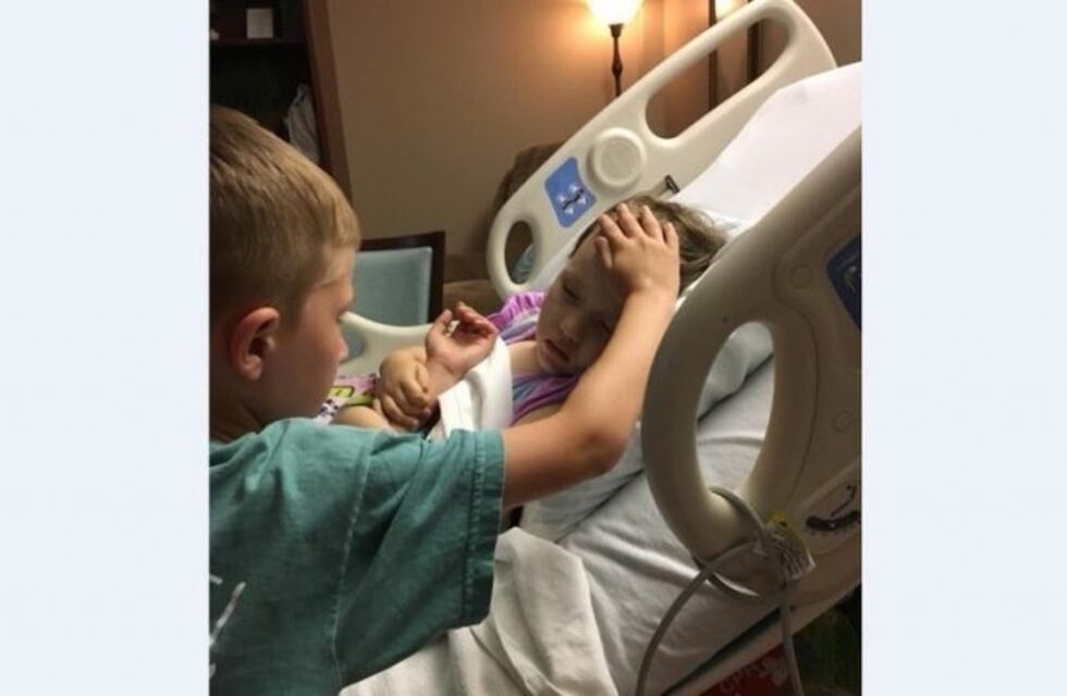 La conmovedora despedida de un nene a su hermanita de cuatro años