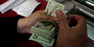 Tras la designación de Pichetto, continuó la celebración en el mercado y el dólar perforó los $45\u002E (REUTERS)