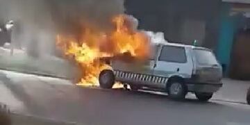 Incendio de un auto en Baigorria