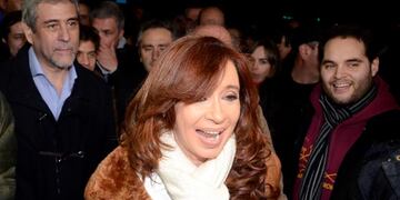 DYN319, BUENOS AIRES 02/07/2016, LA EX PRESIDENTA CRISTNA FERNANDEZ DE KIRCHNER, ARRIBO ESTA NOCHE AL AEROPARQUE METROPOLITANOrnFOTO: DYN/JAVIER BRUSCO. buenos aires cristina fernandez de kirchner llegada de la expresidenta a la ciudad exmandataria llego al aeroparque recibimiento bienvenida de los militantes